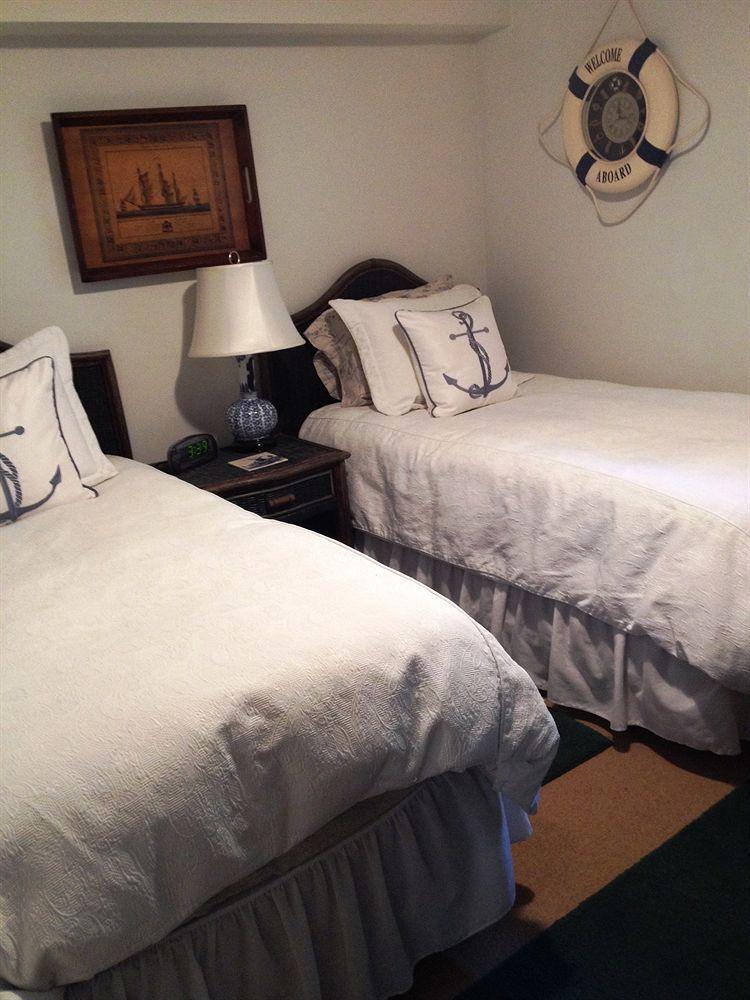 The Stone Hedge Bed And Breakfast Richmond Bagian luar foto