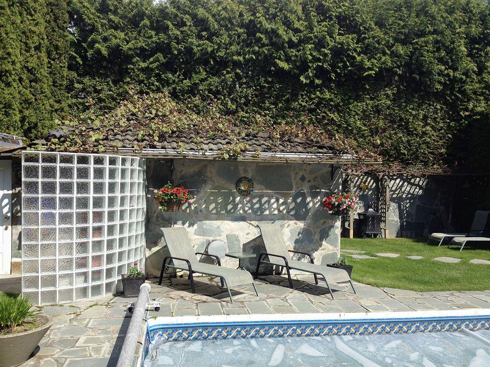 The Stone Hedge Bed And Breakfast Richmond Bagian luar foto