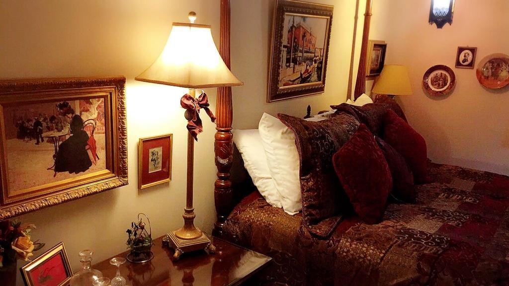 The Stone Hedge Bed And Breakfast Richmond Ruang foto