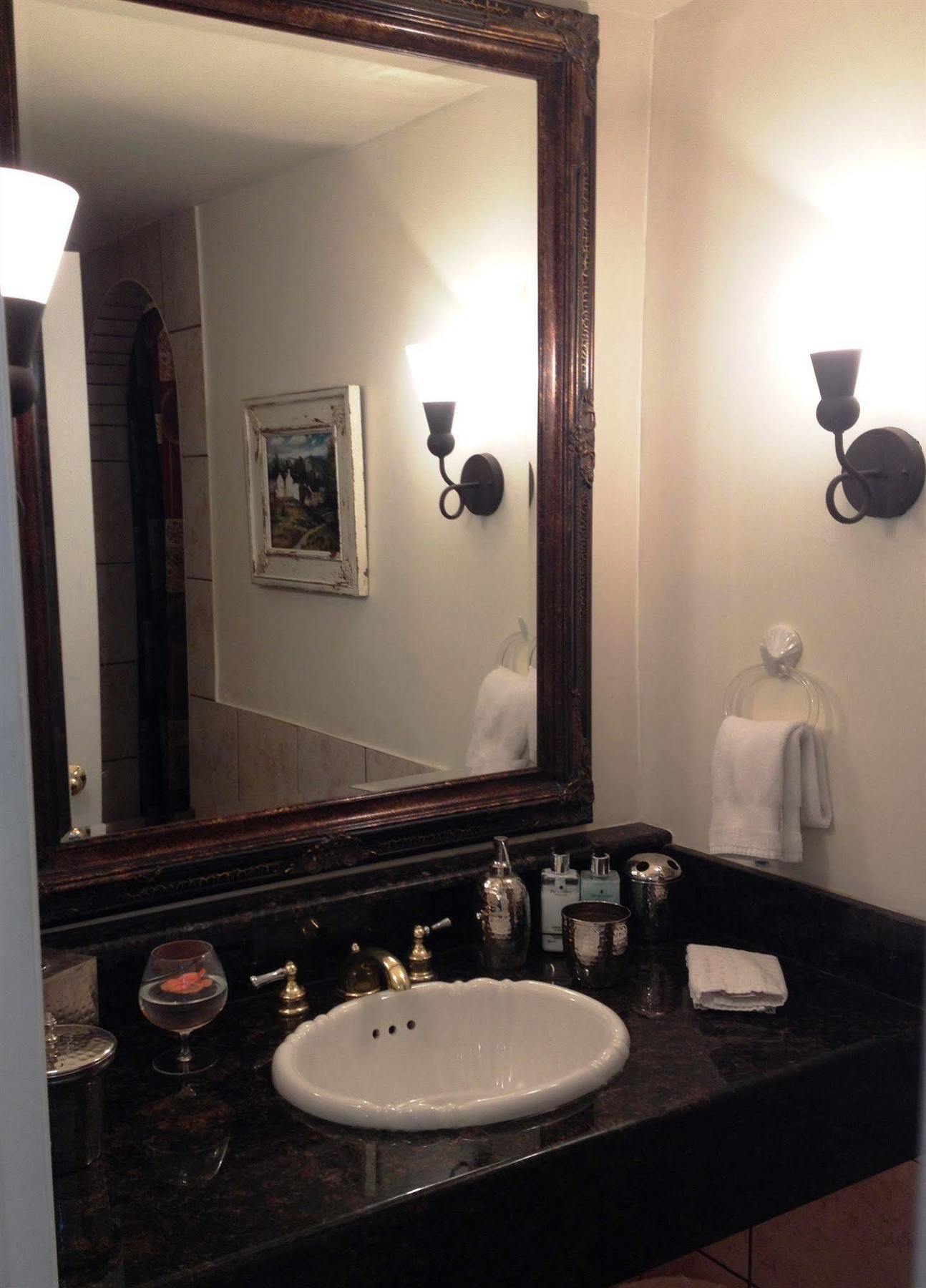 The Stone Hedge Bed And Breakfast Richmond Bagian luar foto